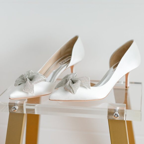Badgley Mischka Meilani White Satin 7 Women's Classic Bridal Heels Bow Kitten - Picture 7 of 15